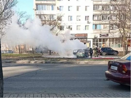 «Гарні новини» з Маріуполя: в місті підірвали авто колаборанта