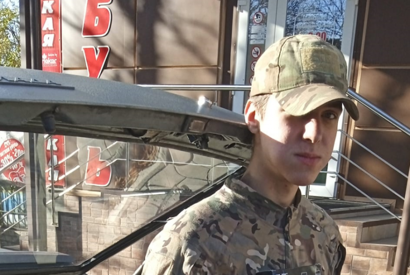 «У нас все добре, поки ви в безпеці»: 18-річний студент з Маріуполя пішов добровольцем на фронт та поліг в боях за Україну