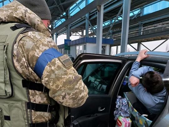 Виїзд чоловікам з України ускладнили з вечора 29 грудня: що відомо