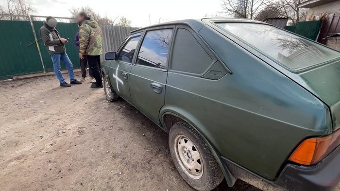 «Мене притиснули прикладом до стіни і спитали, де вітчим, який служить у ЗСУ»: підліток після деокупації купив машину для українських бійців
