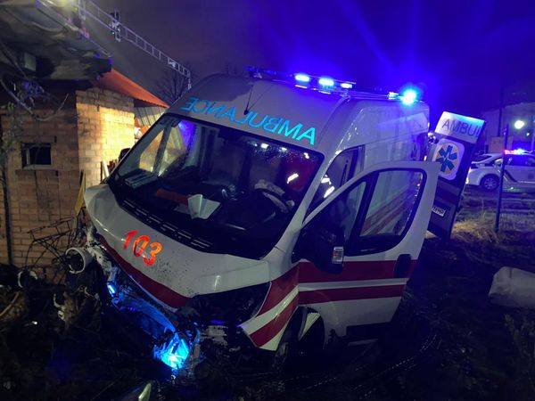 У Львові у ДТП постраждали бригада швидкої допомоги та її пацієнт (фото)
