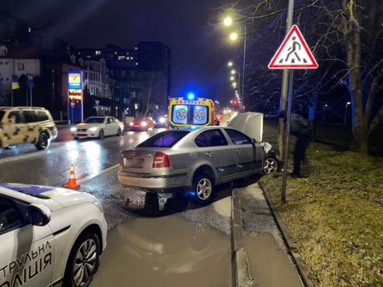 У Львові у ДТП постраждали бригада швидкої допомоги та її пацієнт (фото)