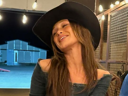 Познайомились на стайні: Белла Хадід опублікувала фото та відео з коханим-наїзником