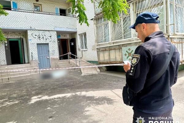 На Королева мужчина порезал жену и восьмилетнего ребенка, а после выпрыгнул с балкона (обновлено)