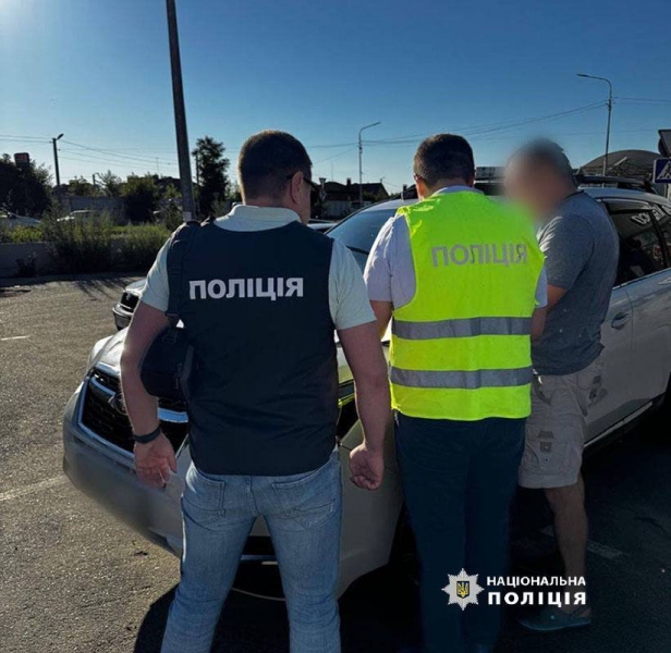 Ухилянти під виглядом перевізників: у Києві затримали організатора злочинної схеми