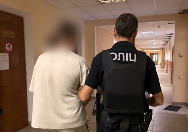 В Аркадии пассажир такси стрелял в авто водителя