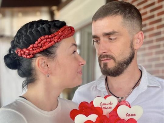 «Наші нові обіцянки у храмі»: популярна співачка вдруге повінчалася