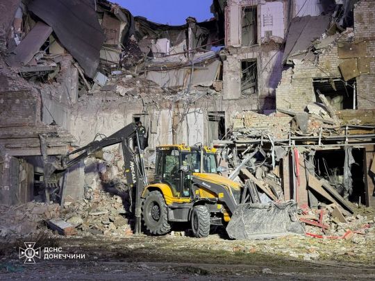 Під руїнами готелю у Миколаївці виявили тіла загиблих (фото)