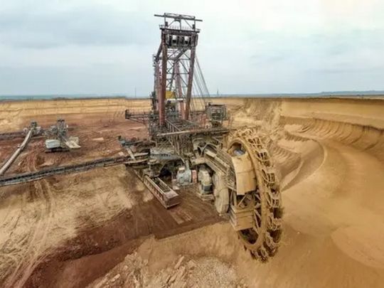Український титан потрапив до рук російського ВПК? Експерт про підозрілі зв’язки покупця ОГХК та як це може наблизити мирні переговори