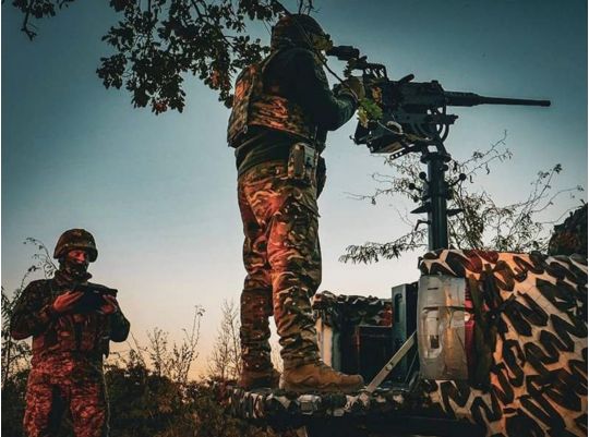 Ворог вночі запустив по Україні 43 дрони та більше десятка ракет: скільки цілей вразила ППО