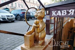В Одессе появилась еще одна скульптура котика