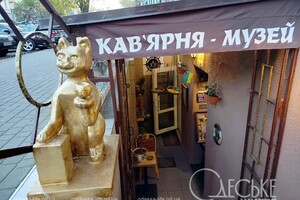 В Одессе появилась еще одна скульптура котика
