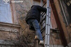 В Одессе обрушилась часть дома, который пострадал после обстрела В Одессе обрушилась часть дома, который пострадал после обстрела