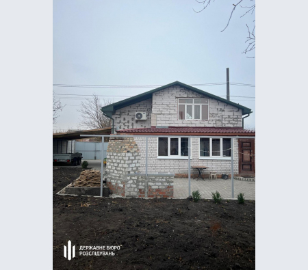 Командир військової частини змушував солдатів будувати будинки своїм родичам, погрожуючи відправкою на передову (фото)