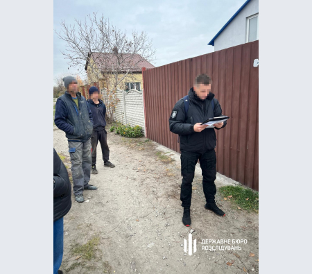 Командир військової частини змушував солдатів будувати будинки своїм родичам, погрожуючи відправкою на передову (фото)