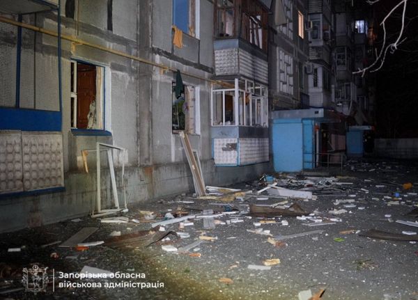 Терористи з рф атакували балістикою Запоріжжя: в результаті варварського удару є вбиті та постраждалі, серед них — немовля